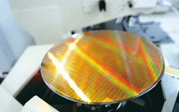 集成电路持续上行，封测企业率先预喜